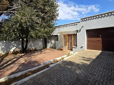 4 Bedroom House For Sale in Bloemfontein - gBpS.webp