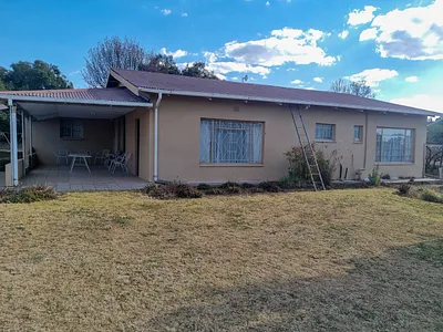 4 Bedroom House For Sale in Paul Roux - FTpt.webp