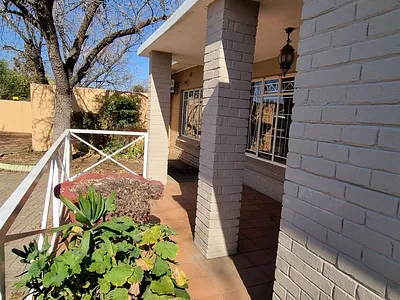 4 Bedroom House For Sale in Bloemfontein - QFVh.webp