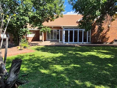 6 Bedroom House For Sale in Kimberley - zWrh.webp