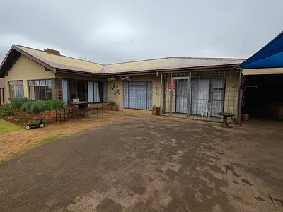 4 Bedroom House For Sale in Bloemfontein - H1uX.webp