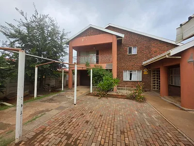 4 Bedroom House For Sale in Kimberley - CnNx.webp