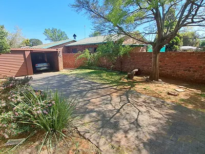3 Bedroom House For Sale in Bloemfontein - v94D.webp