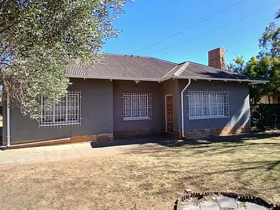 5 Bedroom House For Sale in Bloemfontein - zBcK.webp