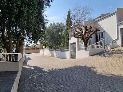3 Bedroom Townhouse For Sale in Bloemfontein - Er39.webp