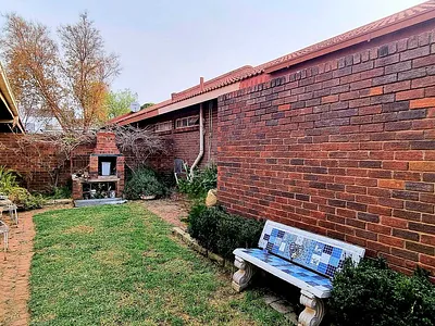 2 Bedroom Townhouse For Sale in Bloemfontein - Mgg7.webp