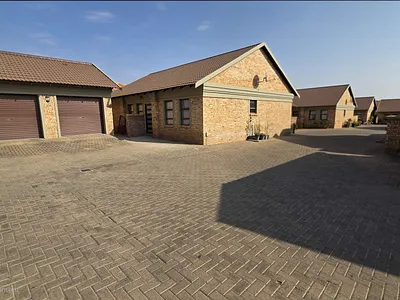3 Bedroom Townhouse For Sale in Bloemfontein - img
