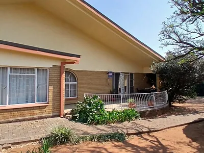 4 Bedroom House For Sale in Bloemfontein - dkb0.webp