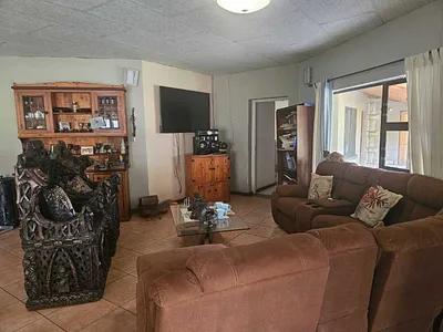 2 Bedroom House To Rent in Kimberley - pLTL.webp