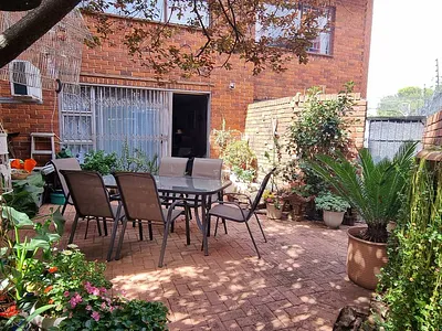 2 Bedroom Townhouse For Sale in Bloemfontein - y2SH.webp