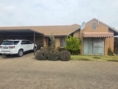 2 Bedroom Townhouse For Sale in Bloemfontein - E2dr.webp