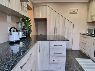 2 Bedroom Townhouse For Sale in Bloemfontein - rSXX.webp