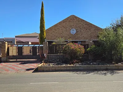 3 Bedroom House For Sale in Bloemfontein - y7HC.webp