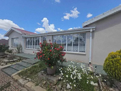 4 Bedroom House For Sale in Ladybrand - Jxnn.webp
