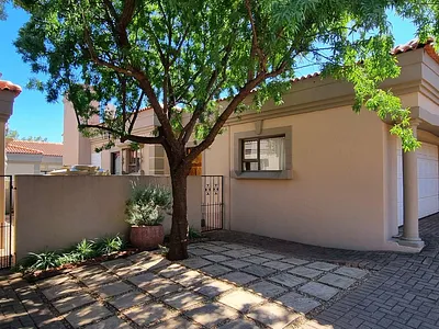 3 Bedroom Townhouse For Sale in Bloemfontein - REO8.webp