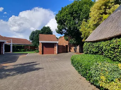 4 Bedroom Townhouse For Sale in Bloemfontein - img