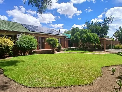 5 Bedroom House For Sale in Bloemfontein - ob2f.webp