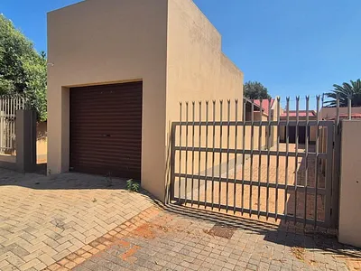 3 Bedroom Townhouse For Sale in Kimberley - img