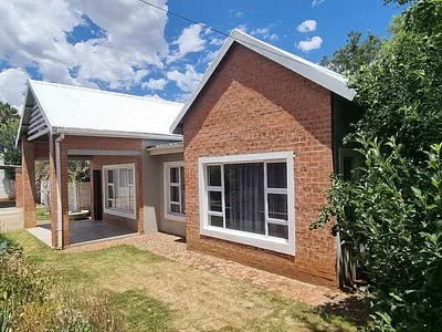 3 Bedroom House For Sale in Bloemfontein - NIxX.webp