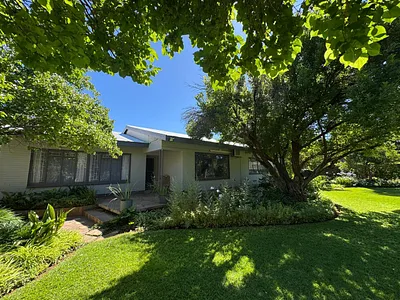 4 Bedroom House For Sale in Barkly West - cwAu.webp