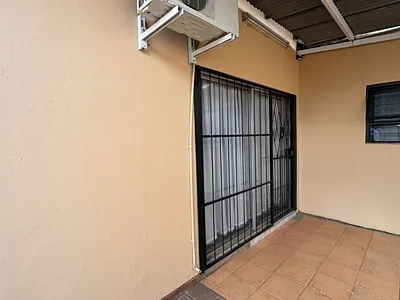 3 Bedroom House For Sale in Kimberley - 5Hll.webp