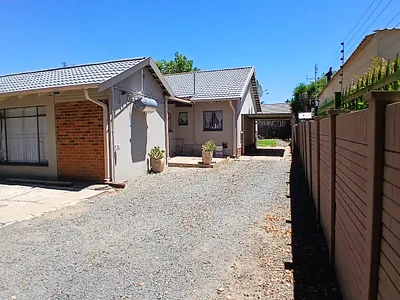 4 Bedroom House To Rent in Bloemfontein - 0Y42.webp