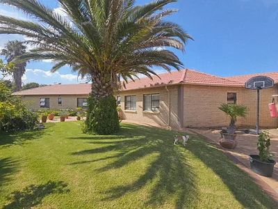 4 Bedroom House For Sale in Ladybrand - QkCn.webp