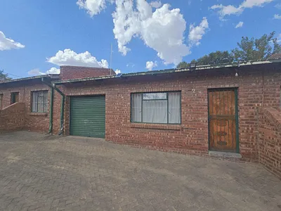 2 Bedroom Townhouse For Sale in Ladybrand - img