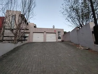 3 Bedroom House For Sale in Bloemfontein - wYvY.webp