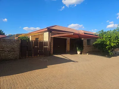 2 Bedroom Townhouse For Sale in Kimberley - img