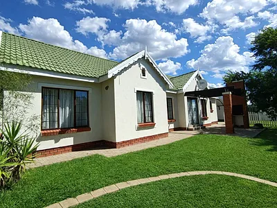 3 Bedroom Townhouse For Sale in Bloemfontein - WnhF.webp