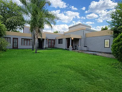 3 Bedroom House For Sale in Bloemfontein - 9laJ.webp