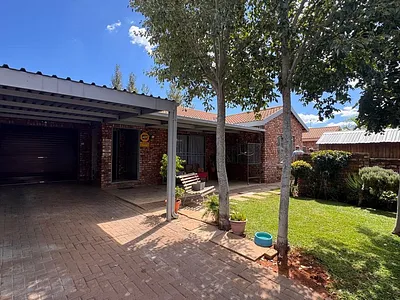 3 Bedroom Townhouse For Sale in Kimberley - TYS9.webp