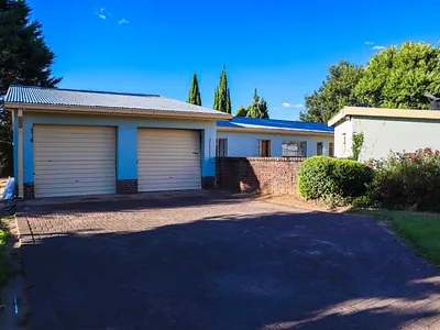 4 Bedroom House For Sale in Ladybrand - DhtS.webp