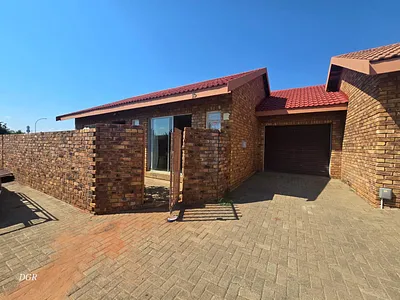 2 Bedroom Townhouse For Sale in Kimberley - Awrz.webp