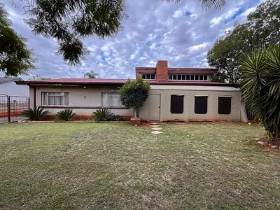 3 Bedroom House For Sale in Kimberley - C2Nq.webp