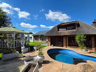 4 Bedroom House For Sale in Bloemfontein - WRhG.webp