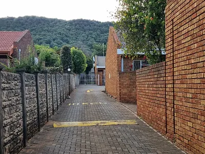 2 Bedroom Townhouse For Sale in Bloemfontein - img