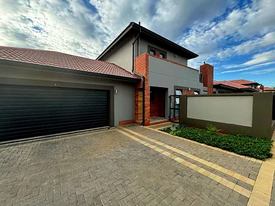 3 Bedroom Townhouse For Sale in Bloemfontein - img