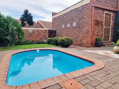 3 Bedroom Townhouse For Sale in Bloemfontein - yIon.webp