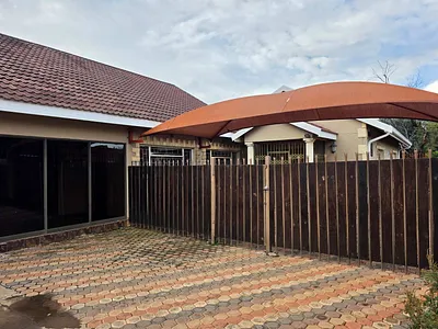 3 Bedroom House For Sale in Kimberley - r03N.webp