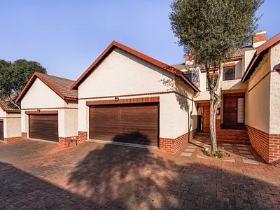 3 Bedroom Townhouse For Sale in Pretoria - r0MB.webp