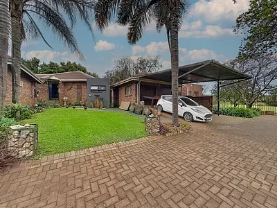 3 Bedroom Townhouse For Sale in Pretoria - Ae4J.webp