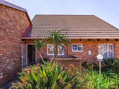 2 Bedroom Townhouse For Sale in Pretoria - c4Vl.webp