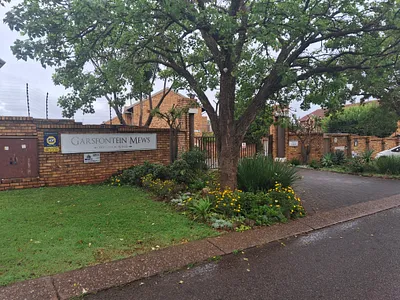 2 Bedroom Townhouse For Sale in Pretoria - 7eDR.webp