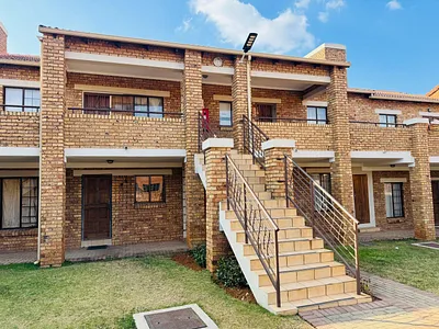 2 Bedroom Apartment For Sale in Pretoria - 3fR2.webp