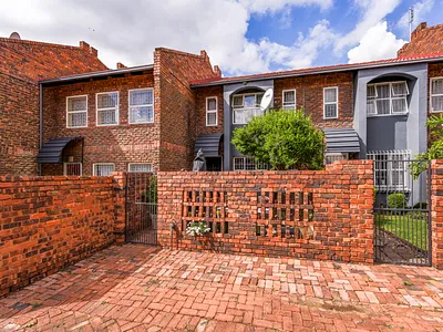 2 Bedroom Townhouse For Sale in Pretoria - Dxfu.webp