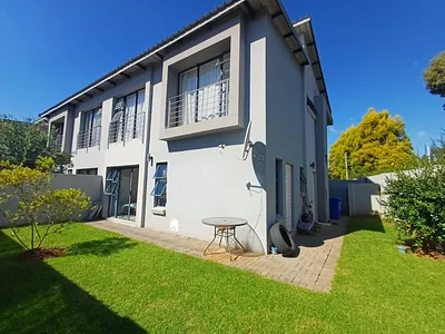 3 Bedroom Townhouse For Sale in Pretoria - BCvI.webp