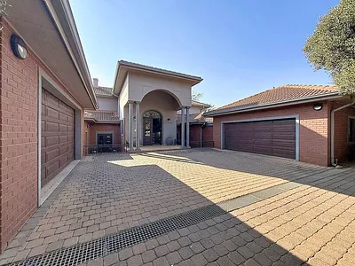4 Bedroom House For Sale in Pretoria - 6dw5.webp