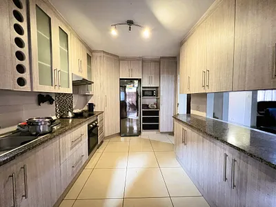 3 Bedroom Apartment For Sale in Empangeni - 71yX.webp